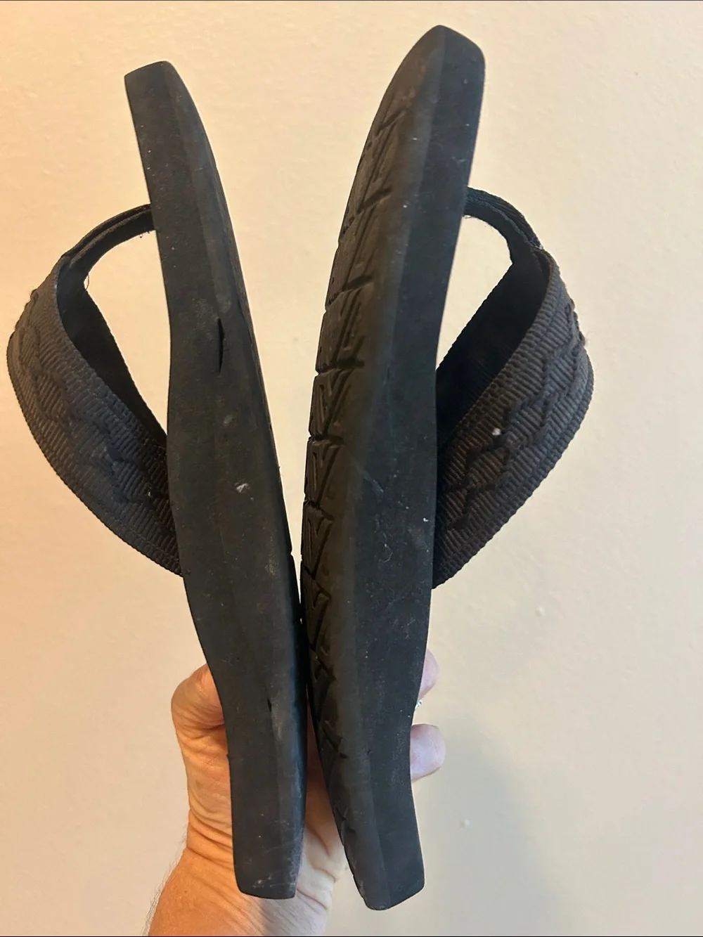 Reef Men’s Black Strap Flip Flops